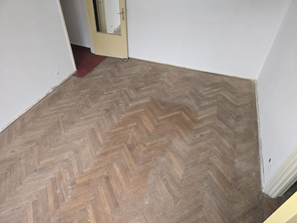 Vand apartament la pret de garsoniera