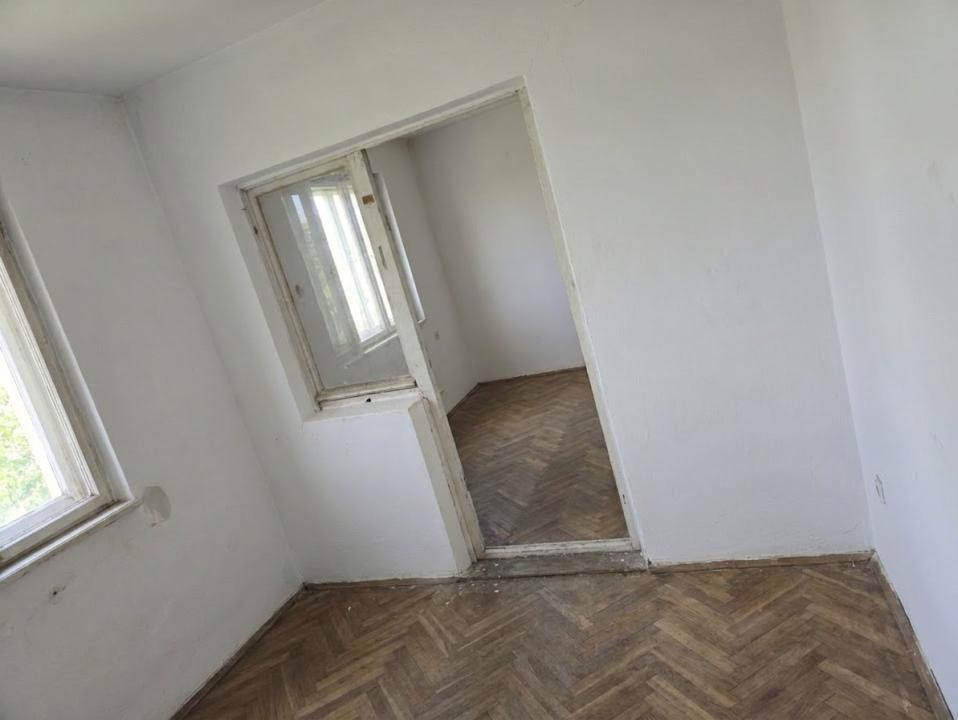 Vand apartament la pret de garsoniera