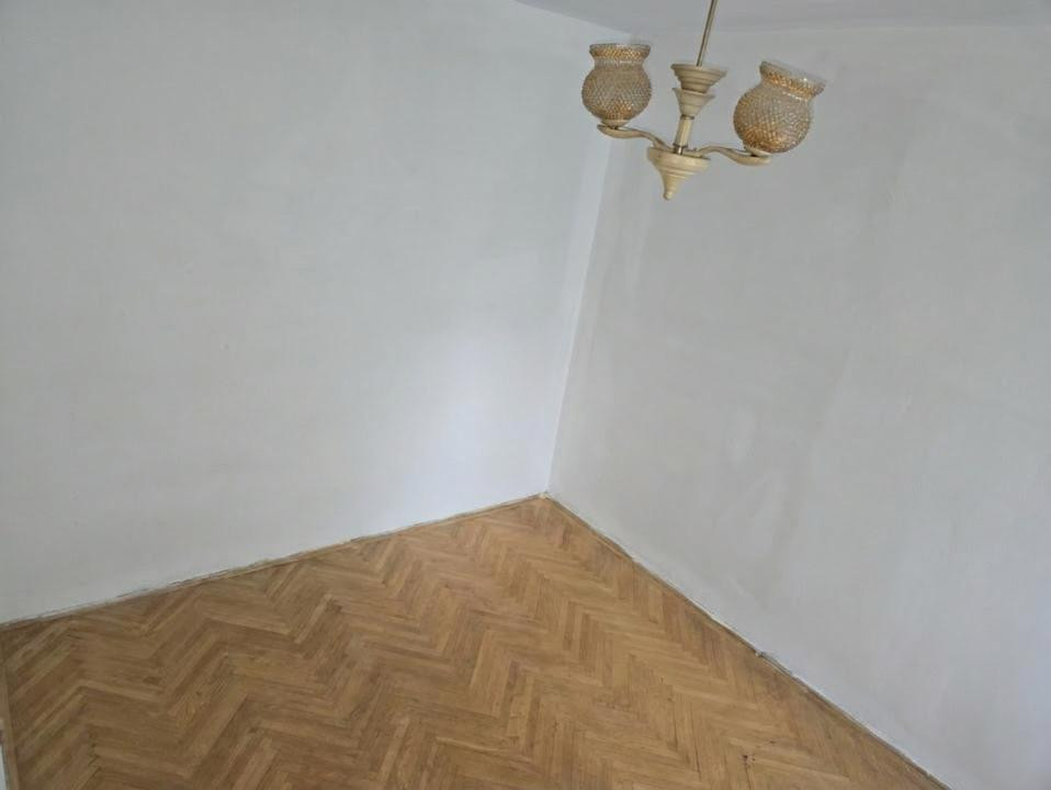 Vand apartament la pret de garsoniera