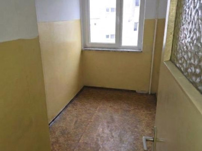 Vand apartament la pret de garsoniera