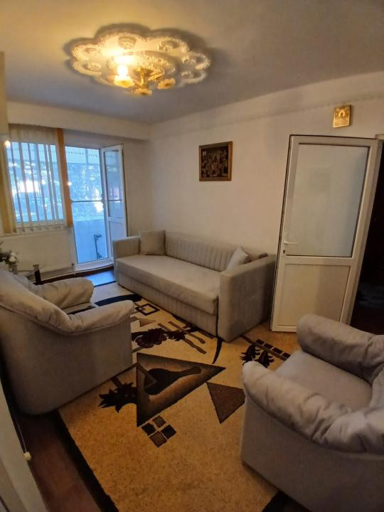 2 camere, Narcisa