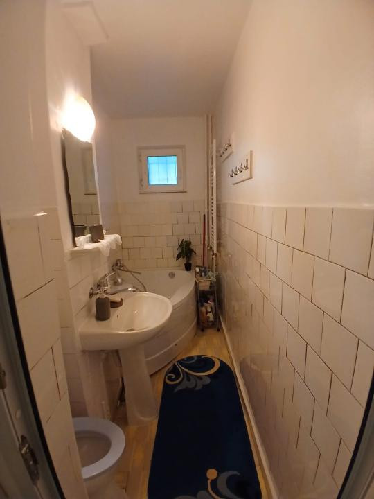 2 camere, Narcisa