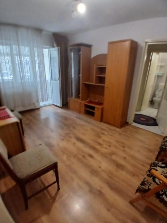 Apartament 2 camere, Cornisa