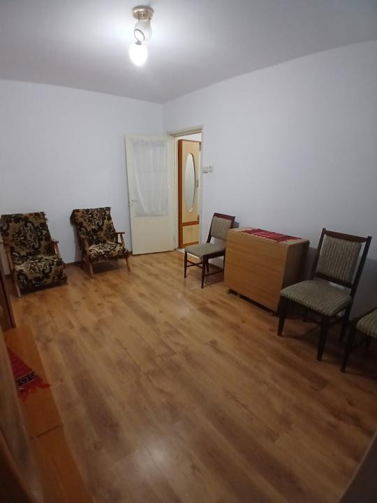 Apartament 2 camere, Cornisa