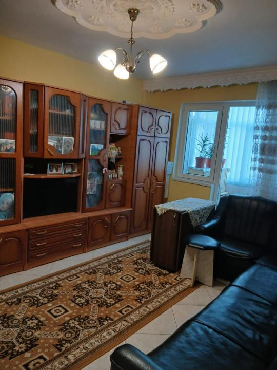 APARTAMENT 3 CAMERE, Pictor Aman