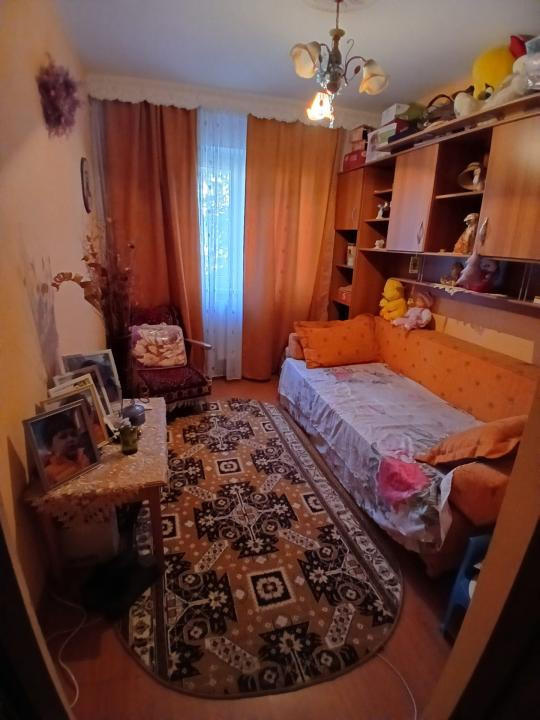 APARTAMENT 3 CAMERE, Pictor Aman