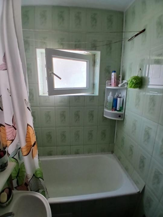 APARTAMENT 3 CAMERE, Pictor Aman