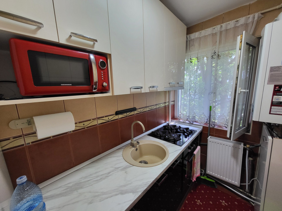 Apartament cu 3 camere str. Mioritei