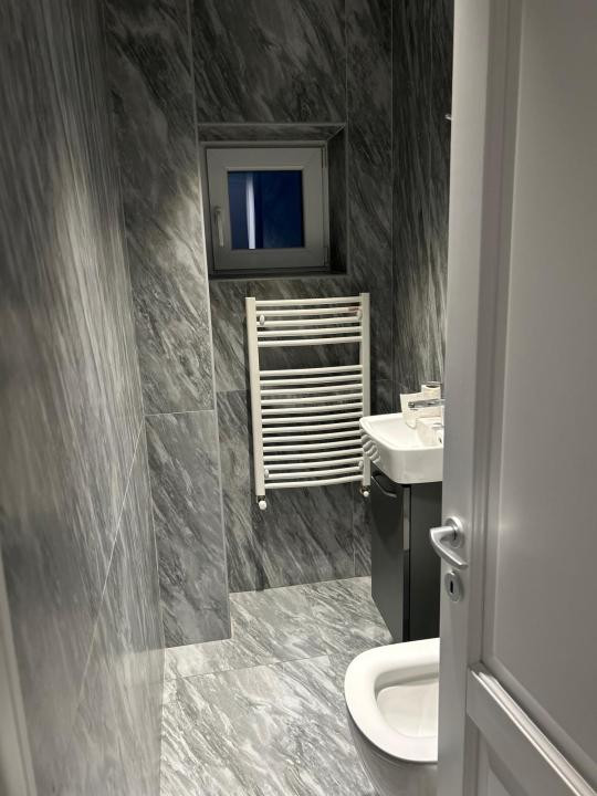 🏡 De închiriat – Apartament modern cu 3 camere | Zona Centrală