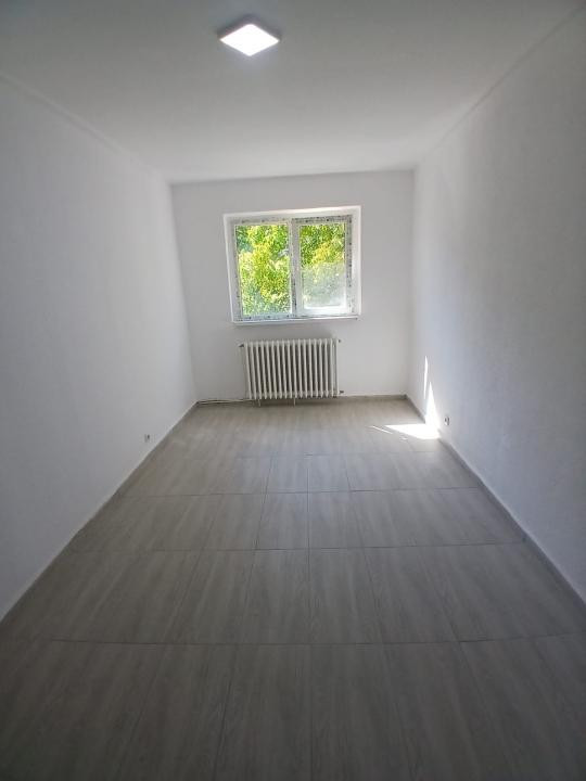 Apartament 3 camere, Piata Centrala, pretabil Birouri