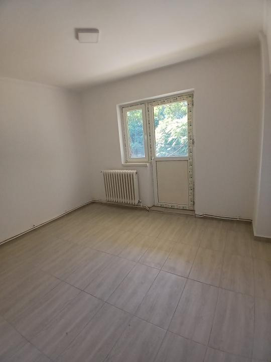 Apartament 3 camere, Piata Centrala, pretabil Birouri