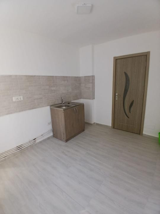 Apartament 3 camere, Piata Centrala, pretabil Birouri