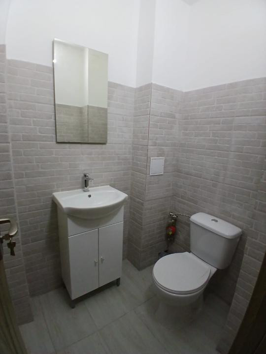 Apartament 3 camere, Piata Centrala, pretabil Birouri