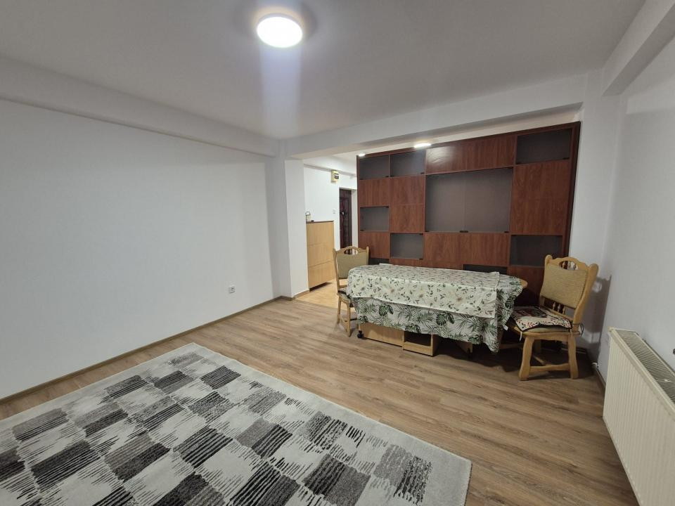2 camere, Gradina cu Magnolii